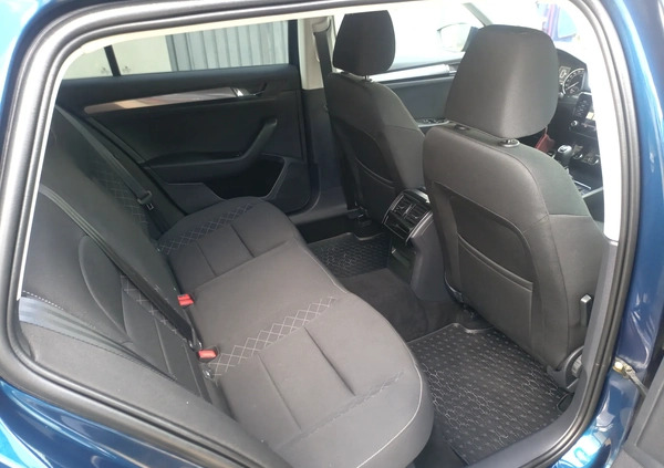 Skoda Superb cena 62900 przebieg: 161400, rok produkcji 2017 z Częstochowa małe 301